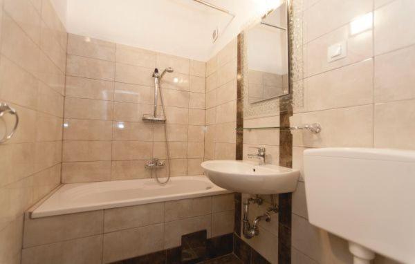 Villa 704 Batlug Экстерьер фото